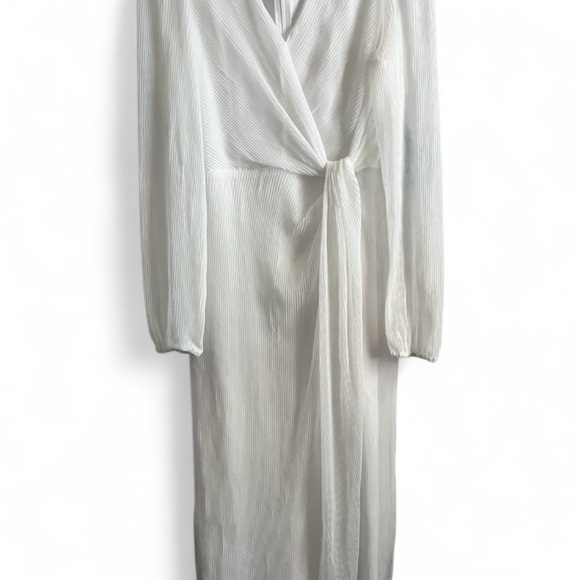 Baltic Born White Bishop Sleeve V-Neck Gown Worn For Wedding Rehearsal Dinner - Picture 2 of 3